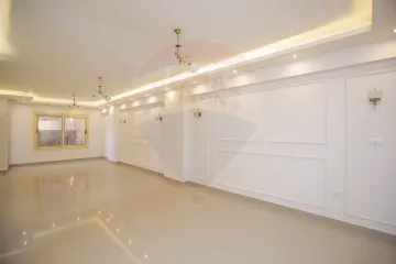 شقة للايجار 220 م كفر عبده (ش سانت جينى)