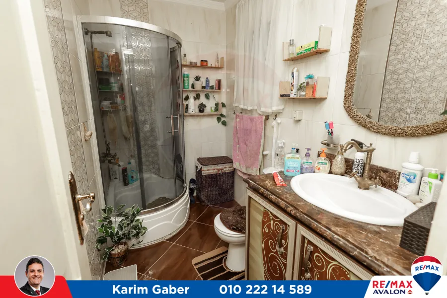 شقة للبيع 100م سموحة (خطوات من مول زهران)