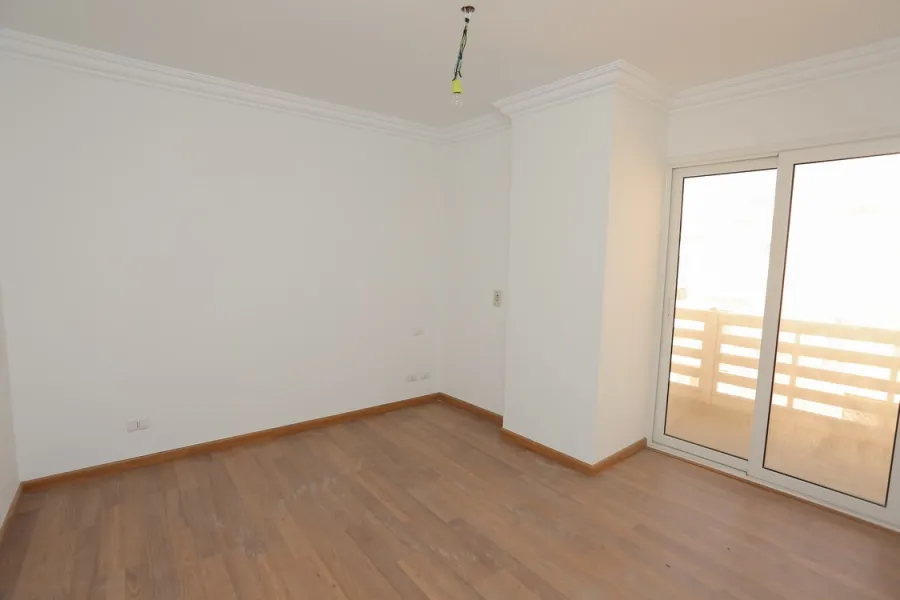 شقة للايجار 155م جناكليس (شارع ابو قير الرئيسي )