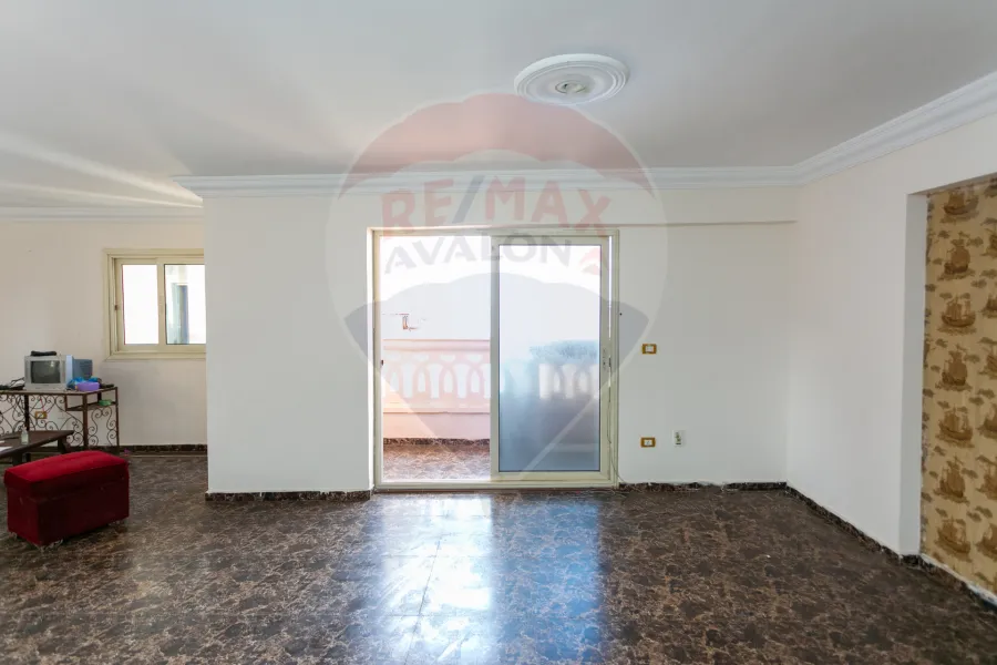 شقة للبيع 160 م المندرة ( ثاني عمارة من البحر )