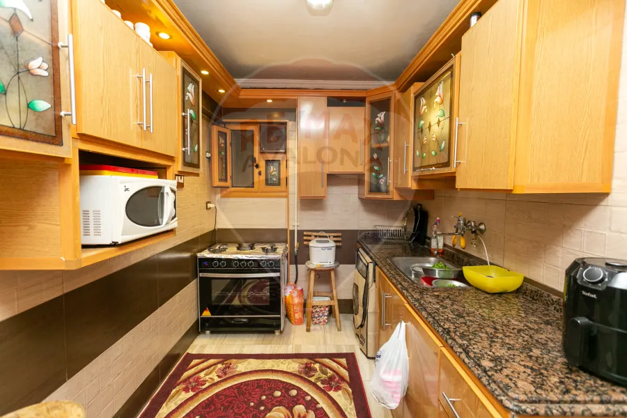 شقة للبيع  150 م كامب شيزار ( بجوار مستشفى الأنباتكلا )