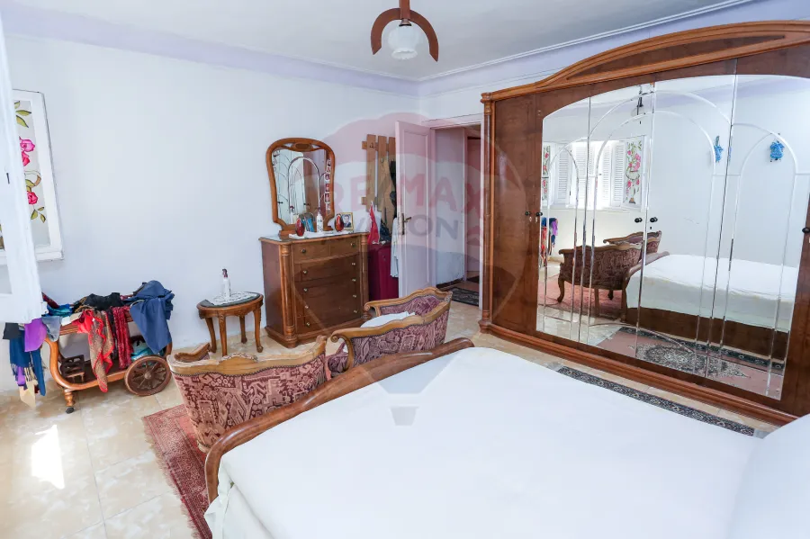 شقة للبيع 160م كفر عبده ( ش خليل الخياط )