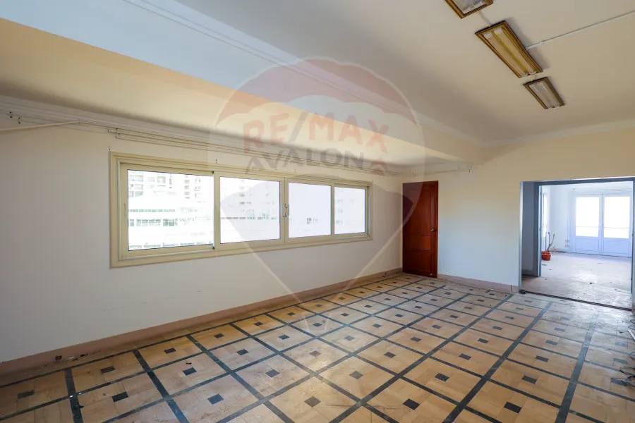 Penthouse apartment for rent 600 m San Stefano (directly on the tram)