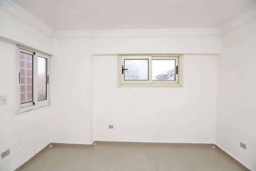 شقة للبيع 170م سيدي بشر (ابراج توماس بجوار شركة الكهرباء)