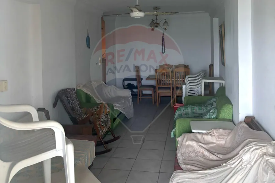 شقة للبيع 110 م  سيدي بشر (علي البحر مباشرة)