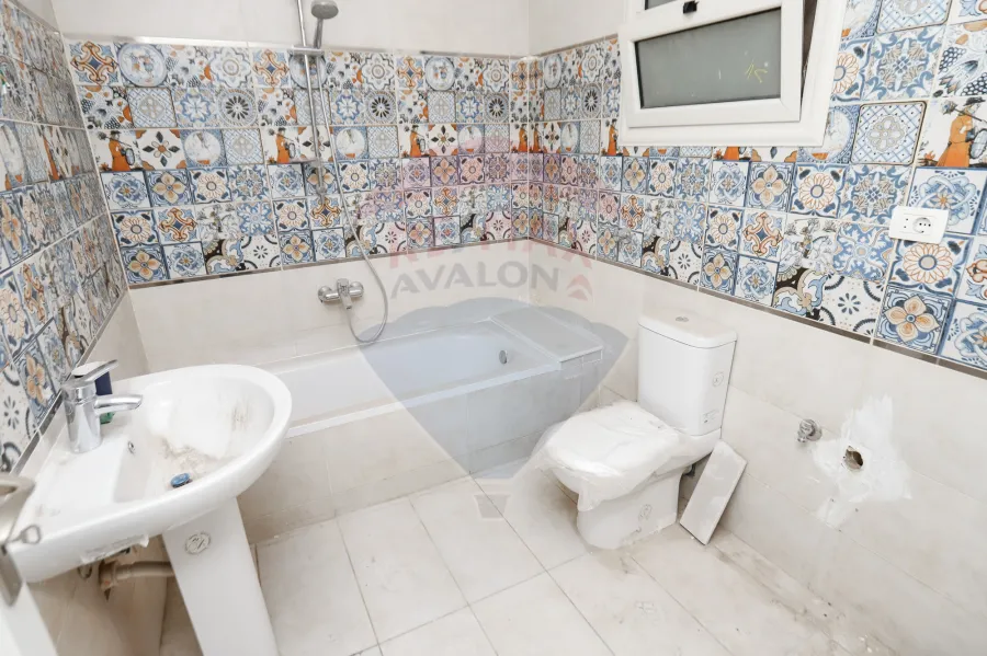 شقة للبيع 255 م جليم ( شارع ابو قير الرئيسي )