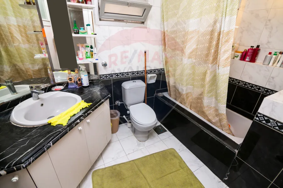 شقة للبيع 250 م ستانلى (ش رشدى باشا-خطوات من البحر)