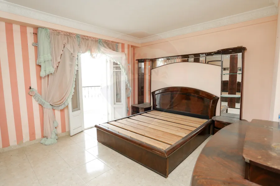 شقة للإيجار المفروش 142م  سموحة (شارع هيلتون بلازا)