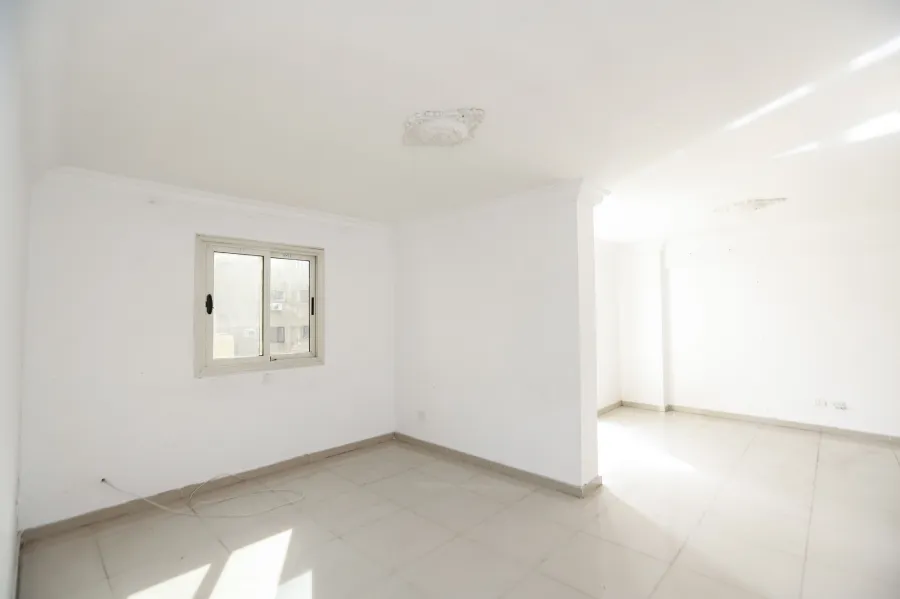 شقة للبيع 148م العصافرة بحرى (ش أحمد تيسير خطوات من البحر)