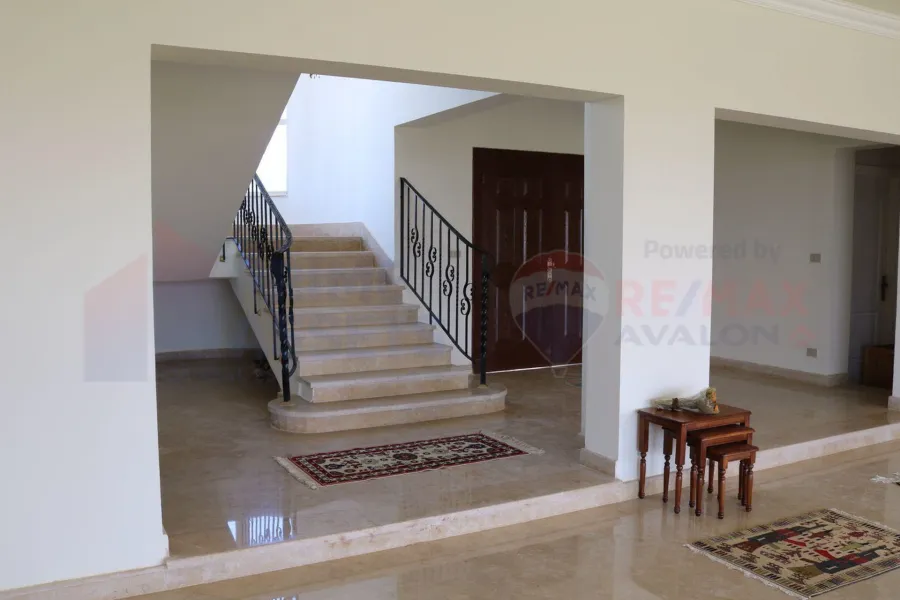 فيلا ستاند الون للبيع 890 م كينج مريوط (اليكس ويست - منطقة أنطونيادس)