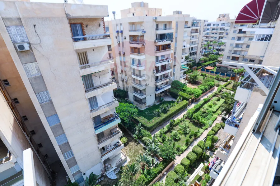 شالية للبيع 135 م  المعمورة الشاطئ (خطوات من البحر)