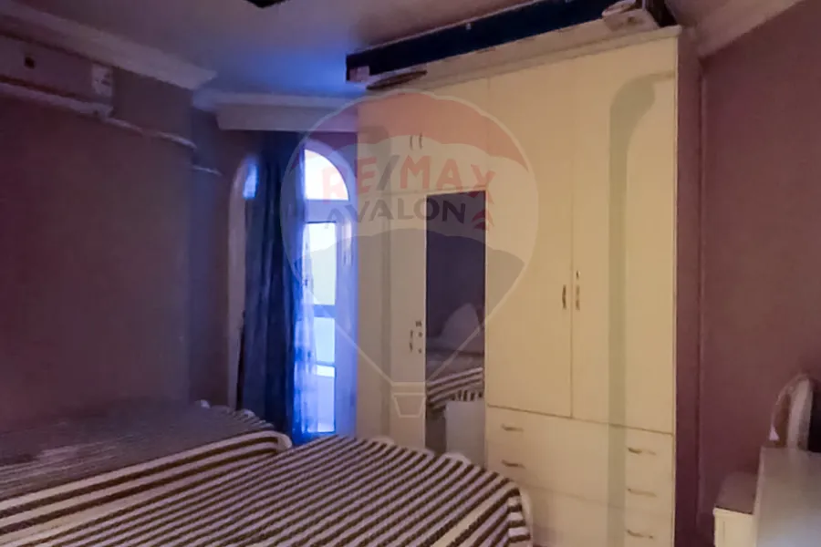 شقة للبيع 215 م كليوباترا (علي البحر مباشرة)