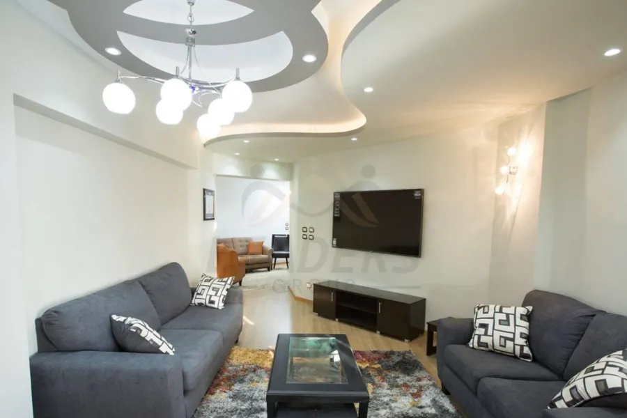 شقة للبيع 230 م سيدي بشر (علي البحر مباشرة)