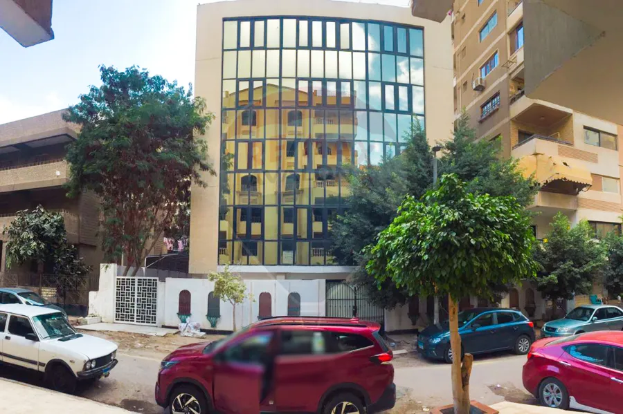 مبني اداري للبيع 500 م مدينة نصر (خطوات من شارع الطيران)