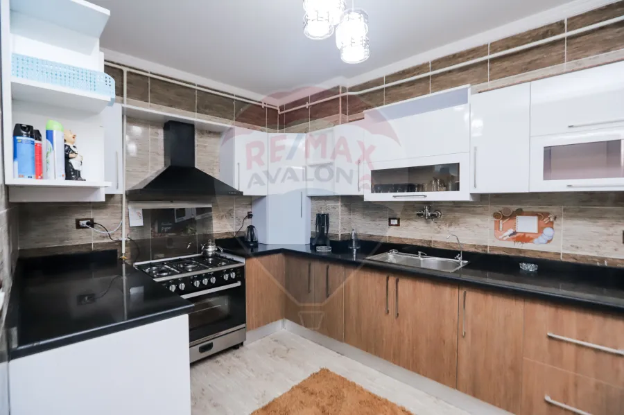 شقة للإيجار المفروش 175 م لوران (علي البحر مباشرة)