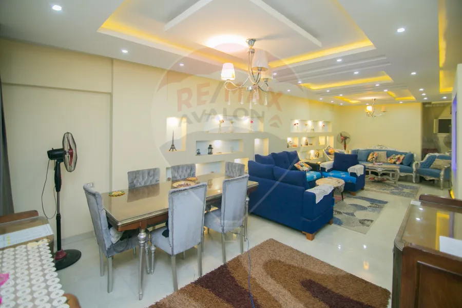 شقة للبيع 155 م  سموحة (ش الهيلتون - خطوات من جرين بلازا)