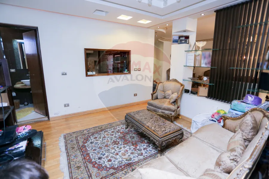 شقة للبيع 205 م سموحة (ميدان فيكتور عمانوئيل مباشرة- عمارة براند)