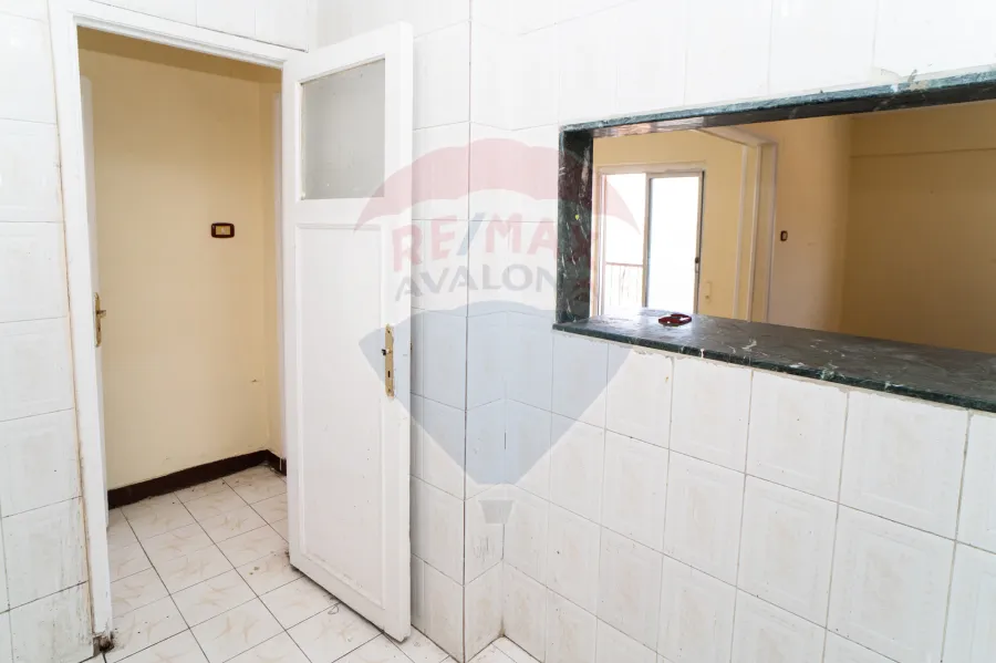 شقة للبيع 100 م المنتزه (ش ملك حفنى)