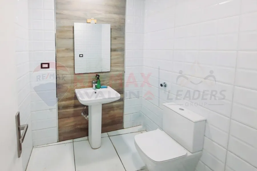 محل للايجار 70 م كفر عبده (خطوات من ميدان سانت جين)