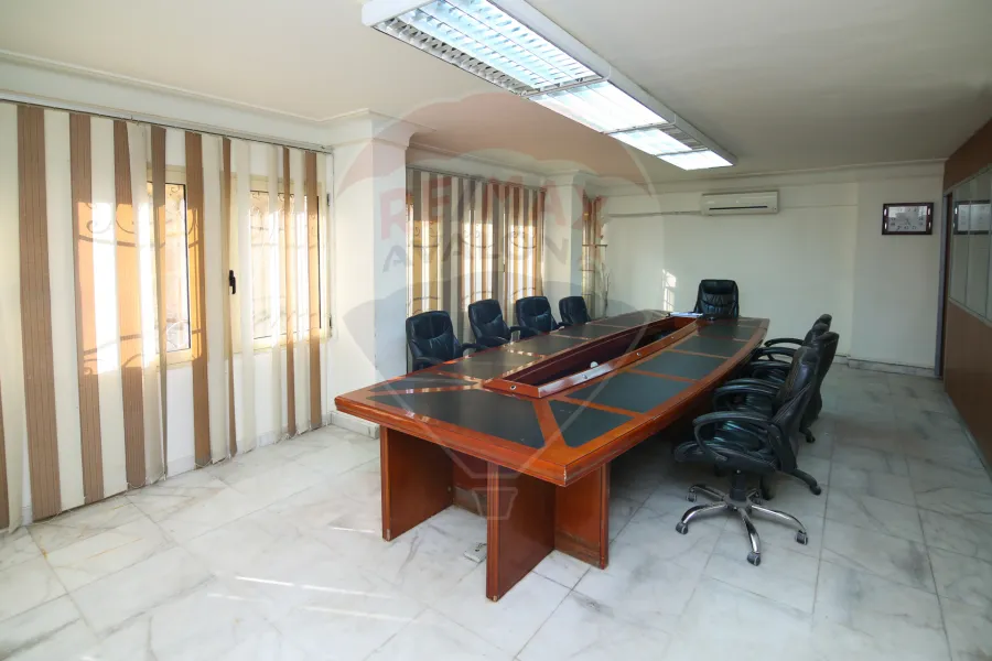 مقر ادارى  للبيع 240 م سموحة (ش توت عنخ امون)