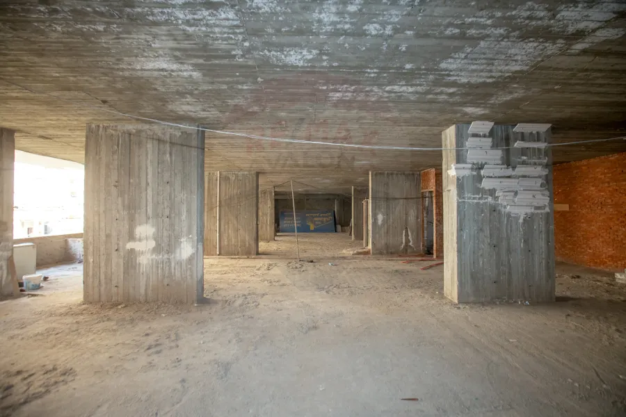 ميزان تجاري 870 م للبيع - رشدي (ش احمد شوقي - على الترام مباشرة)