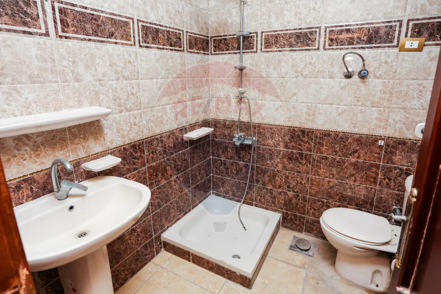 دوبلكس للإيجار  300 م سموحة (ش بهاء الدين الغتوري - خطوات من فوزي معاذ)