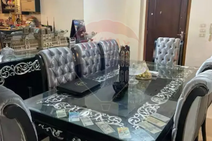 شقة للبيع 160 م كامب شيزار (شارع ممفيس)