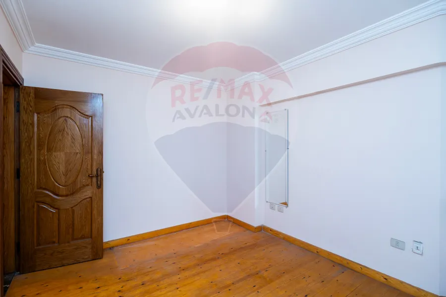 شقة للبيع 190 م جليم (علي الترام مباشرة - عمارة براند)