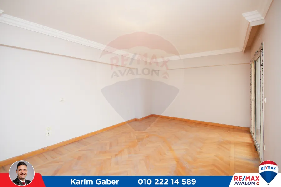 شقة للبيع 270م سموحة (منطقة الفيلات)