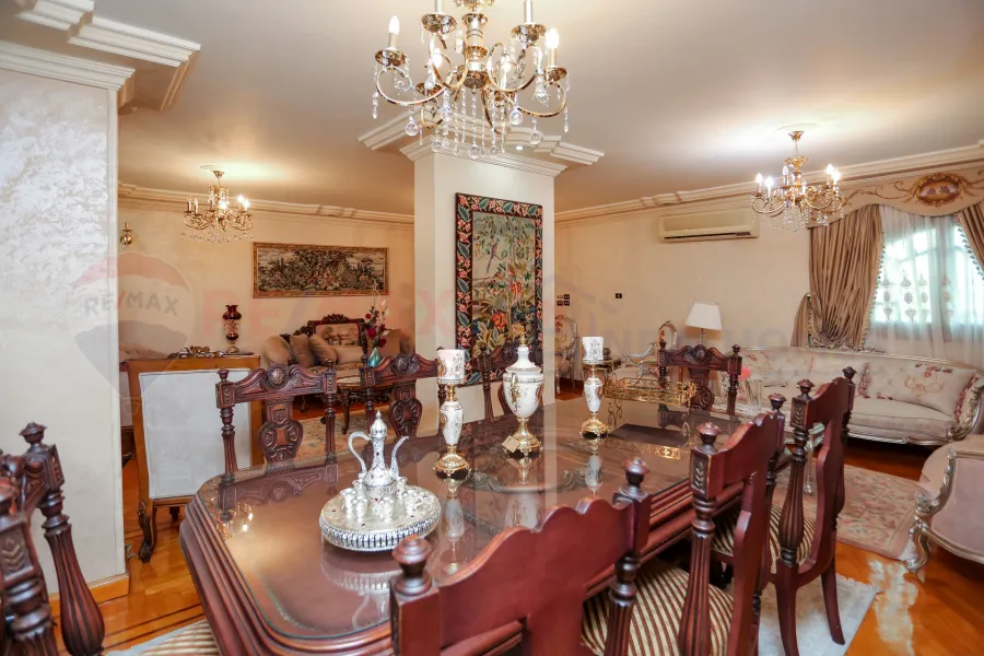 Apartment for sale 210 m Louran (El-Eqbal St - brand building)
