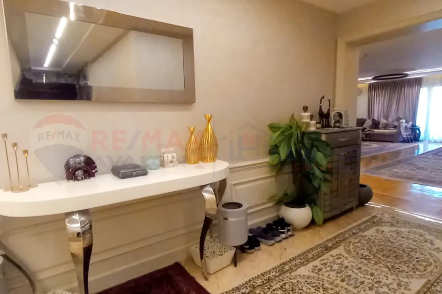 شقة للبيع 270 م سموحة (ش البرت الأول)