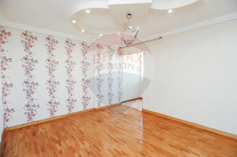 شقة للبيع 200 م كفر عبده ( ش سكينة بنت حسين)