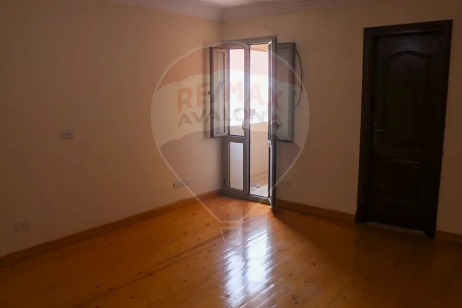 شقة للايجار 204 م الازاريطة (ش شامبليون)