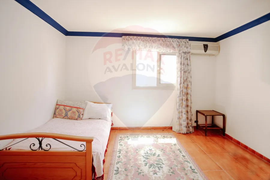 شقة للبيع 500 م سبورتنج (علي البحر مباشرة)