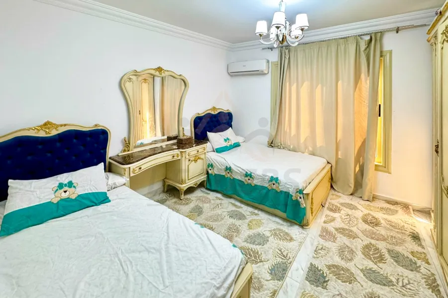 شقة للايجار المفروش 200 م سبورتنج (خطوات من نادي سبورتنج)