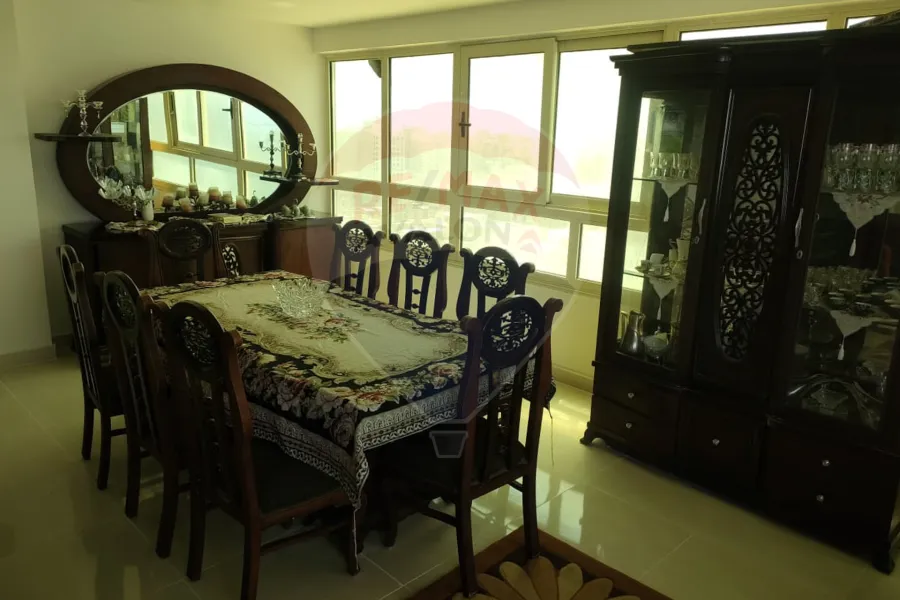 شقه للبيع 330 م الابراهيمية (تاني نمرة من البحر)