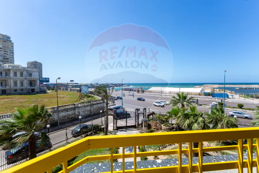 Apartment for sale 319 m Zezinia (Directly on the sea)