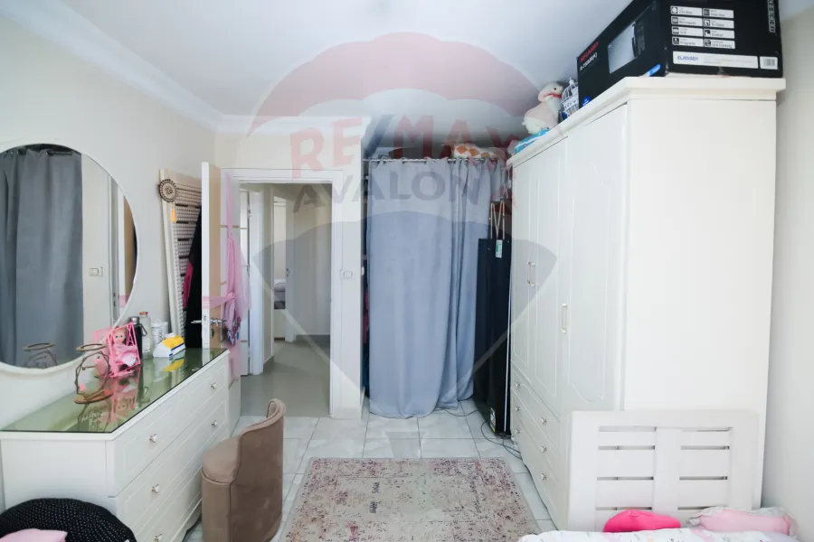 شقة للبيع 130 م محرم بك (ش زين العابدين)