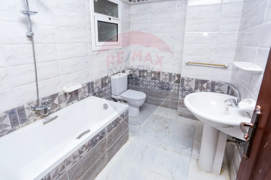 شقة للإيجار280 م جليم (خطوات من البحر)