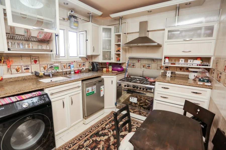 شقة للبيع 194 م سموحة ( عمارات آل شاكر )