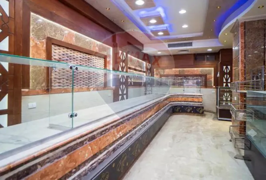 محل للايجار 150 م لوران (على الترام مباشرة)