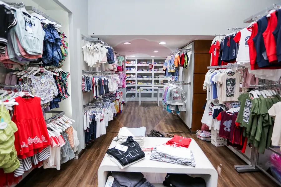 محل للايجار 250 م سموحه ( خطوات من شارع فوزي معاذ )