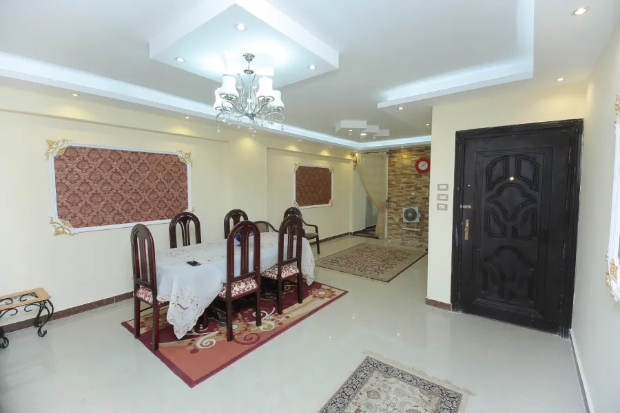 شقة للبيع 165م سموحة -خطوات من ش مصطفى كامل - منطقة فيلات