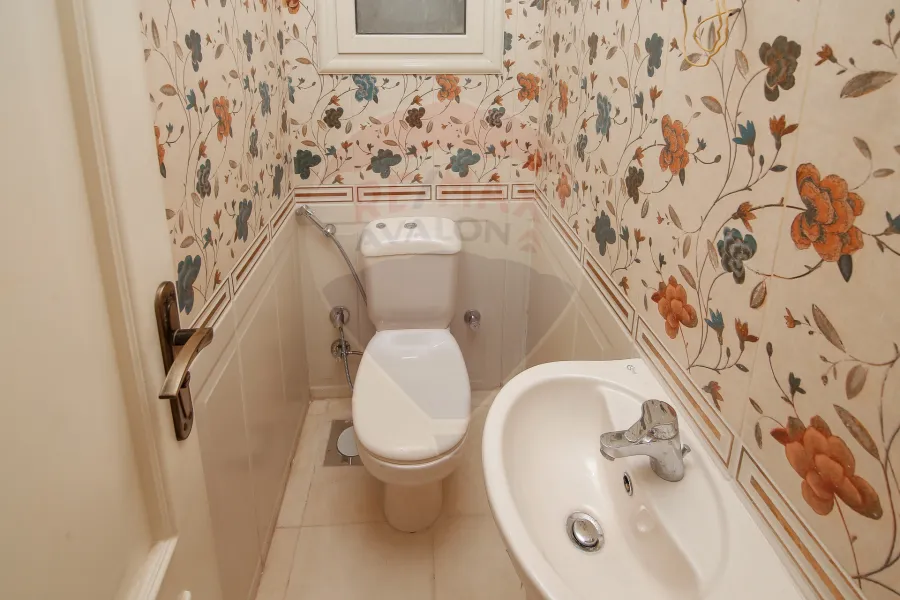 Apartment for sale 220m smouha (bahaa aldin alghatory st - brand building)