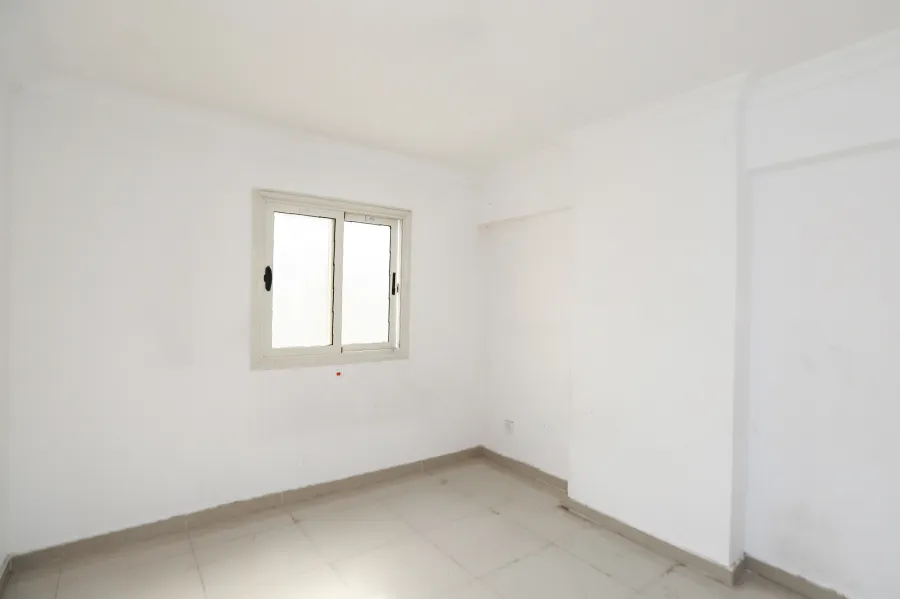 شقة للبيع 148م العصافرة بحرى (ش أحمد تيسير خطوات من البحر)