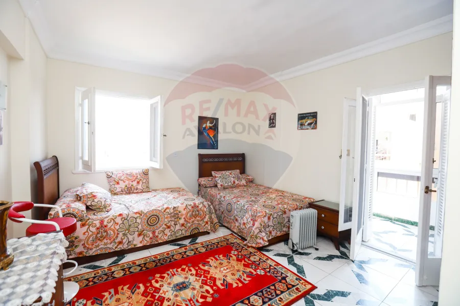 شالية للبيع 135 م  المعمورة الشاطئ (خطوات من البحر)