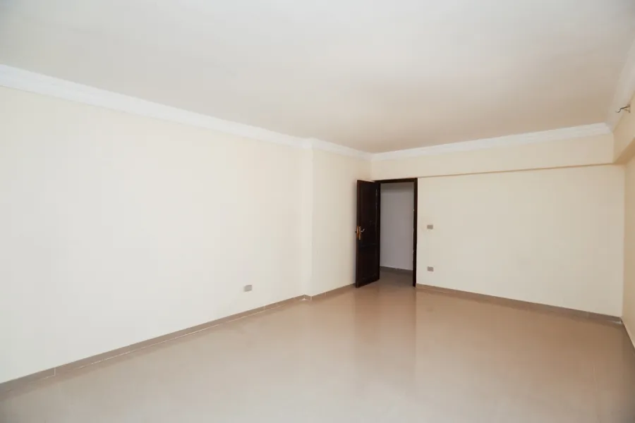 شقة للبيع 170م سيدي بشر (ابراج توماس بجوار شركة الكهرباء)