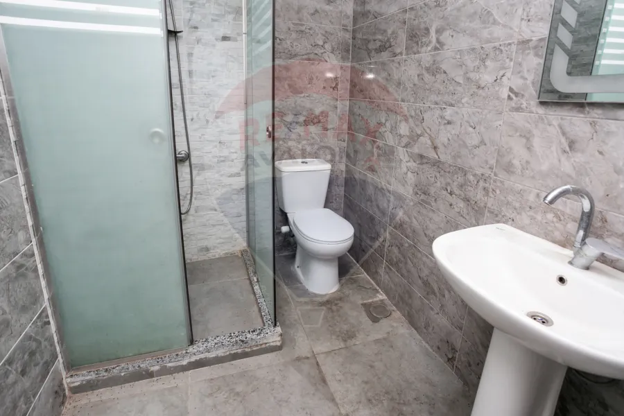 شقة بروف للايجار المفروش 400 م الازاريطة (خطوات من كلية طب الأسنان