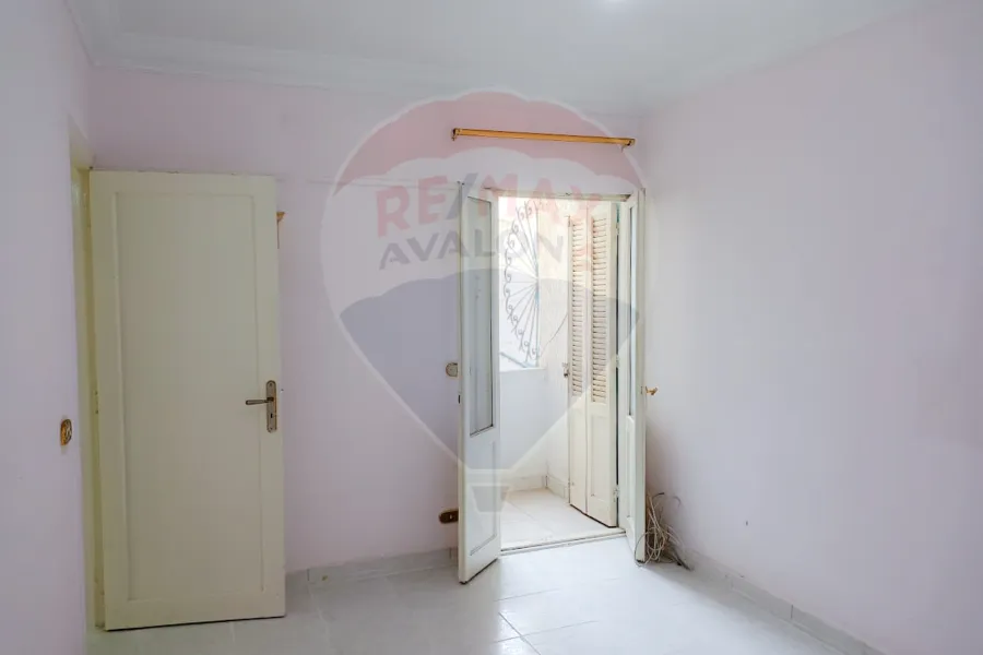 شقة للايجار 130 م سموحة (ش زكي رجب)