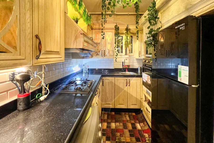 شقة للايجار المفروش127 م لوران (ش أبو قير)